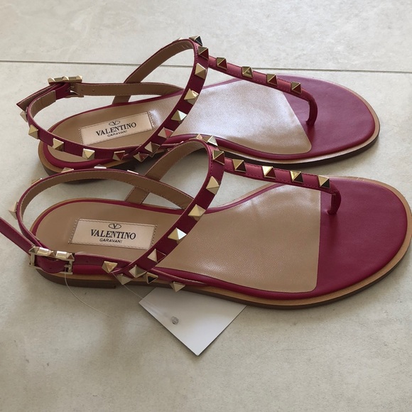 Valentino Garavani Leather Thong Sandal. Size 36 - Picture 2 of 4